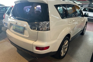 OUTLANDER